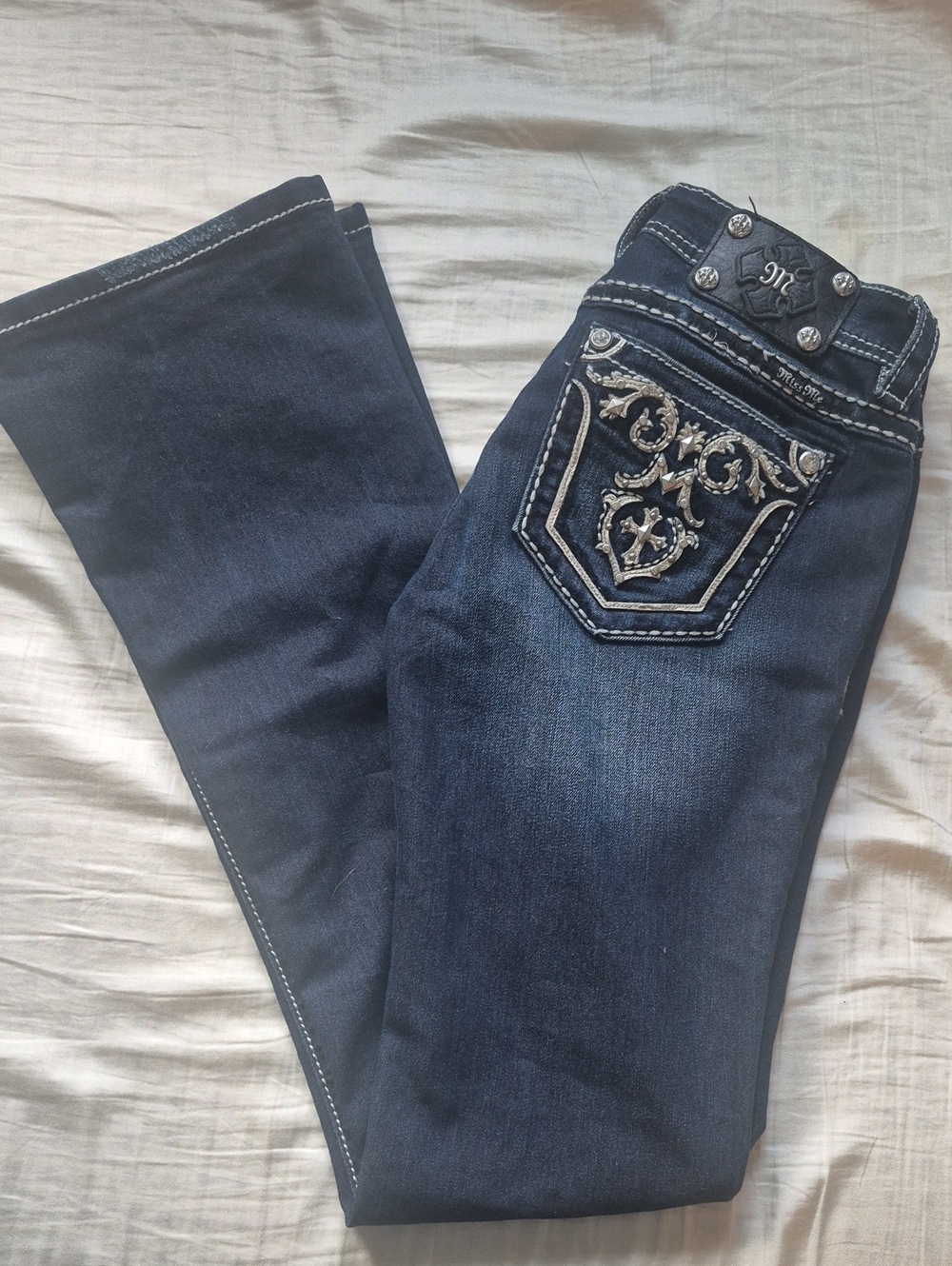 Miss Me Signature Dark Wash Rhinestone Cross Bootcut Jeans Size 27/34 JP5563B3
